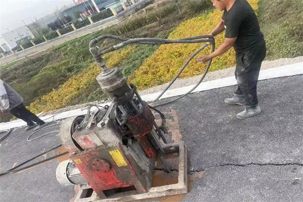 金水马路面下沉注浆加固